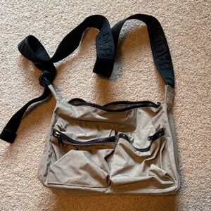 BAGGU Tan Crossbody Bag with Black Strap